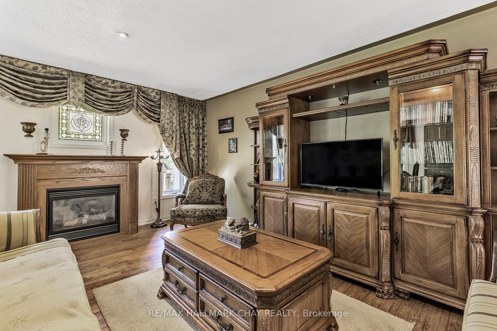 Photo 14 of 2 Old Hickory Lane, Wasaga Beach — HOMEH