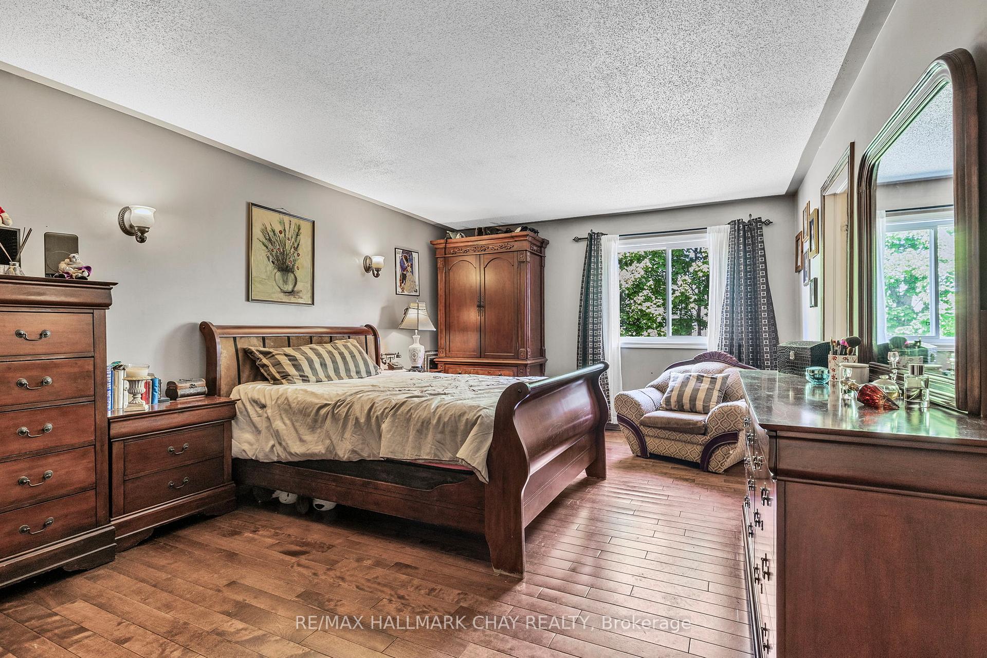 Photo 16 of 2 Old Hickory Lane, Wasaga Beach — HOMEH