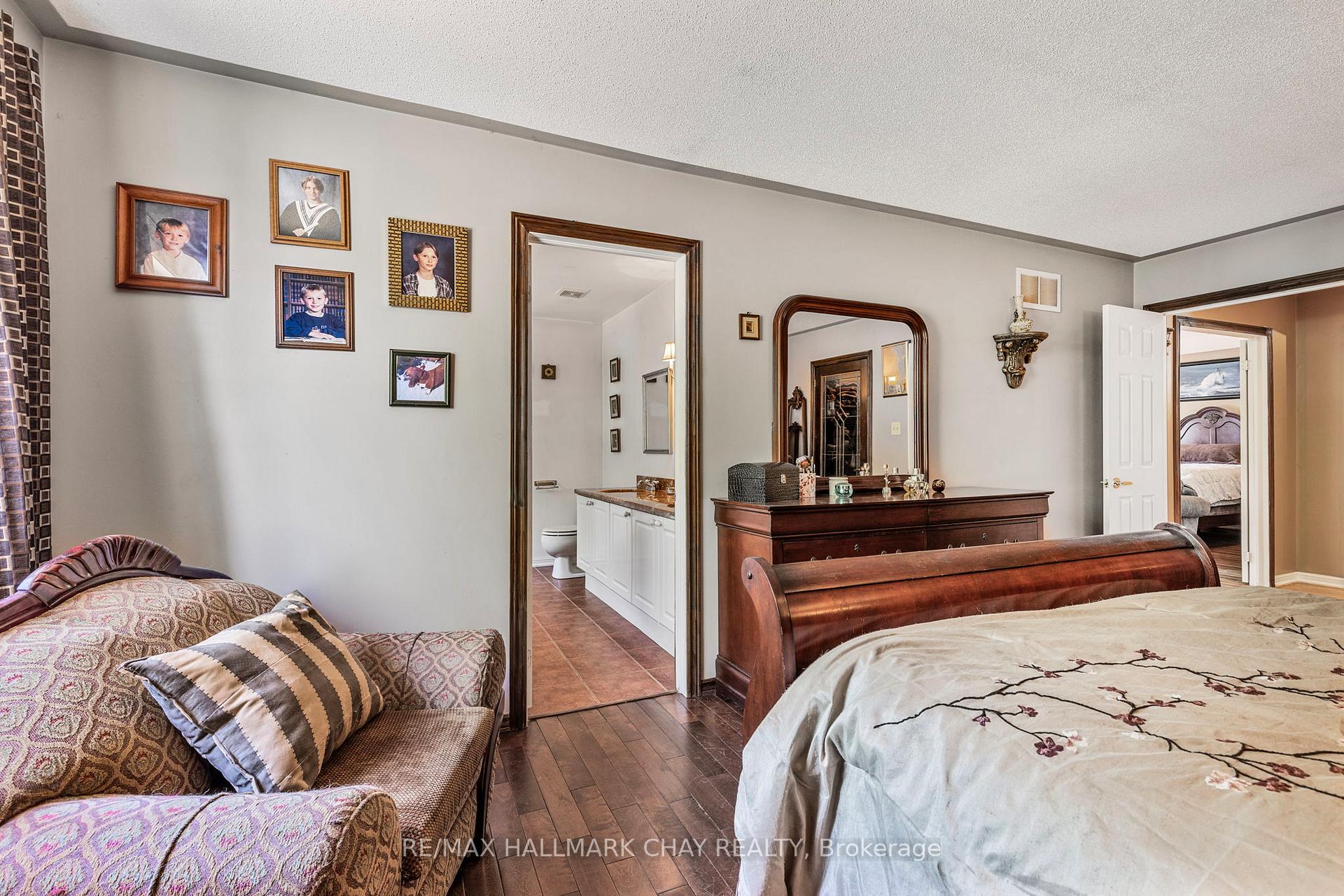 Photo 18 of 2 Old Hickory Lane, Wasaga Beach — HOMEH