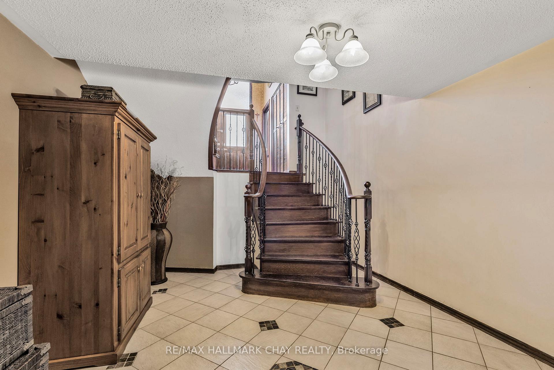 Photo 25 of 2 Old Hickory Lane, Wasaga Beach — HOMEH