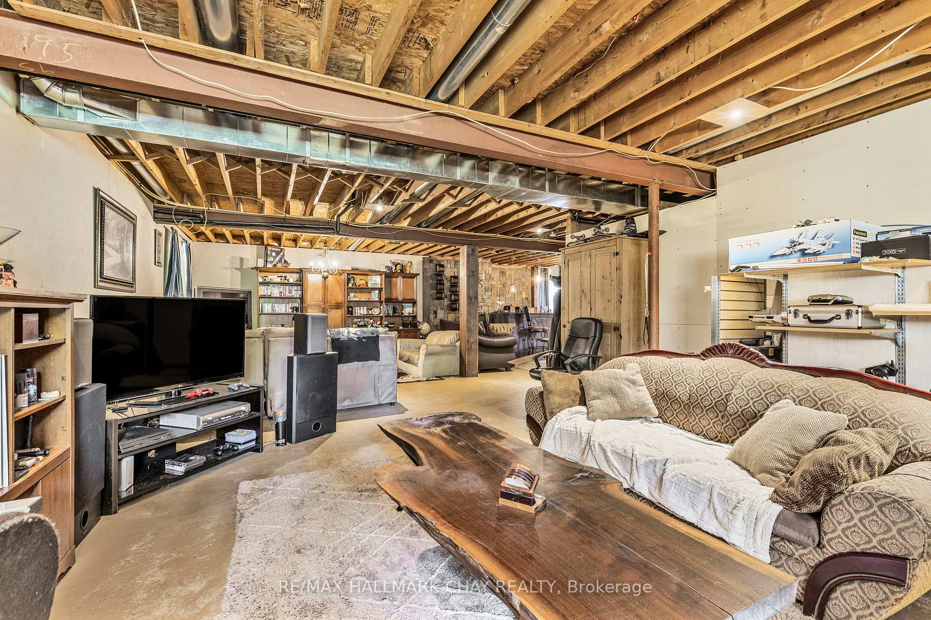 Photo 27 of 2 Old Hickory Lane, Wasaga Beach — HOMEH
