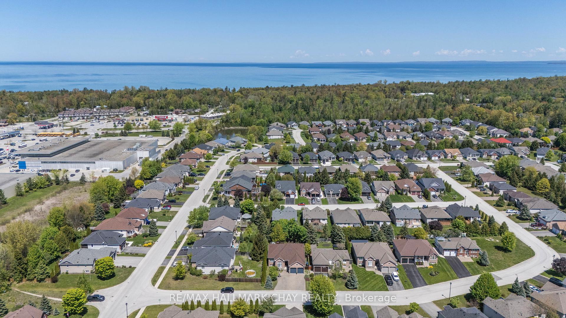 Photo 33 of 2 Old Hickory Lane, Wasaga Beach — HOMEH