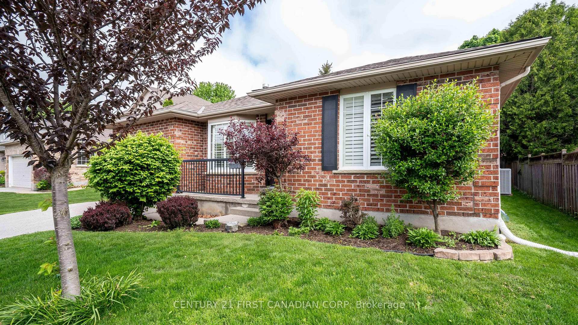 Photo 3 of 839 Guildwood Boulevard, London, North M — HOMEH