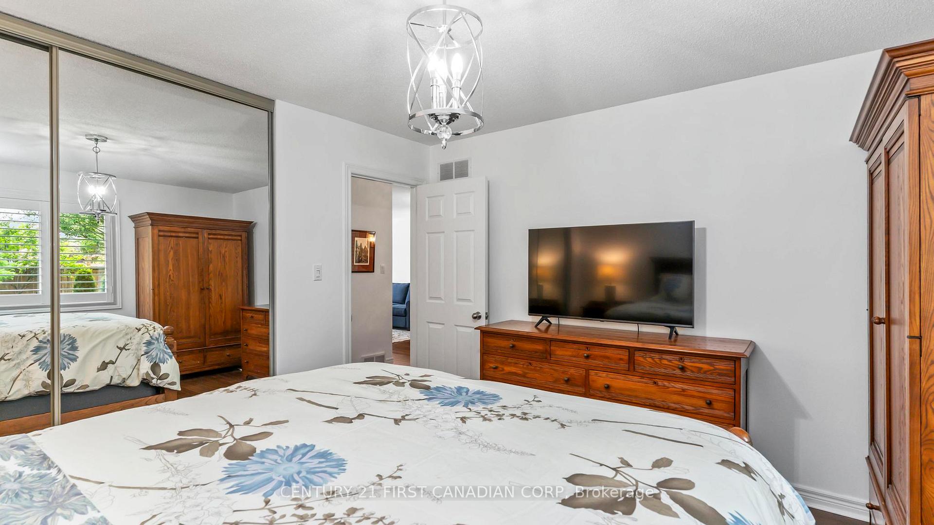 Photo 16 of 839 Guildwood Boulevard, London, North M — HOMEH