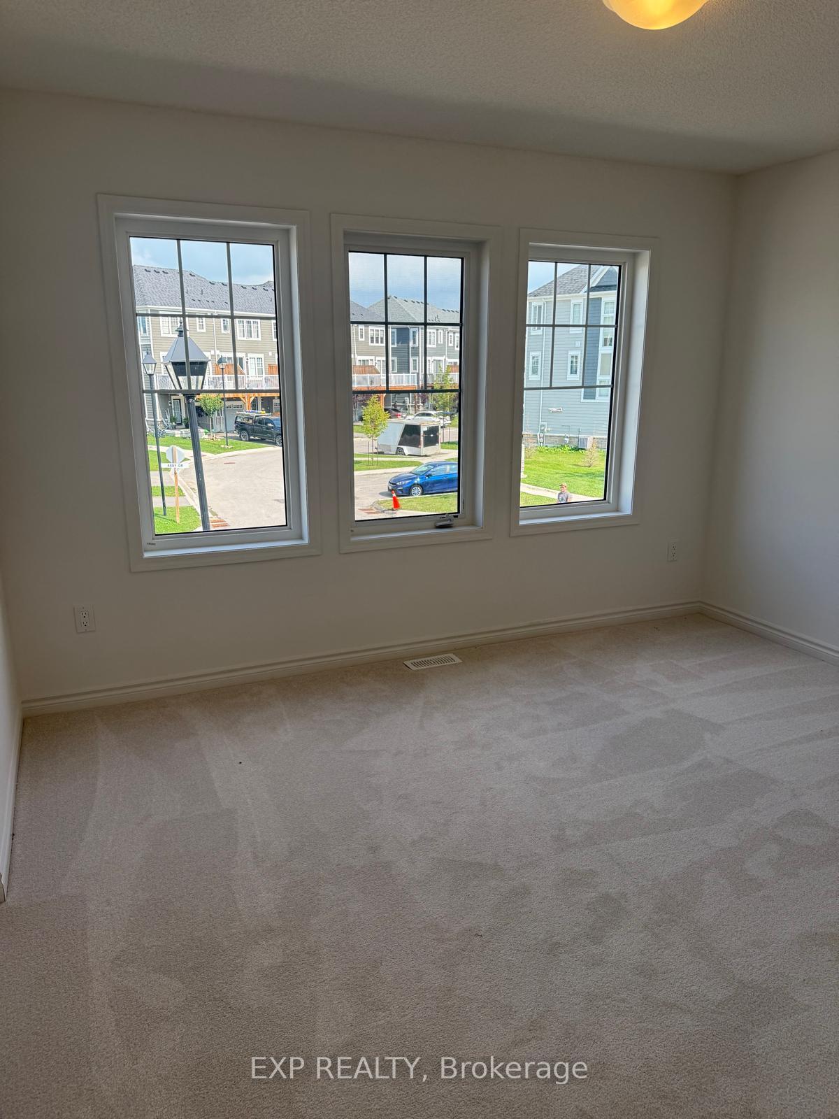 Photo 4 of 3 Abby Drive, Wasaga Beach — HOMEH
