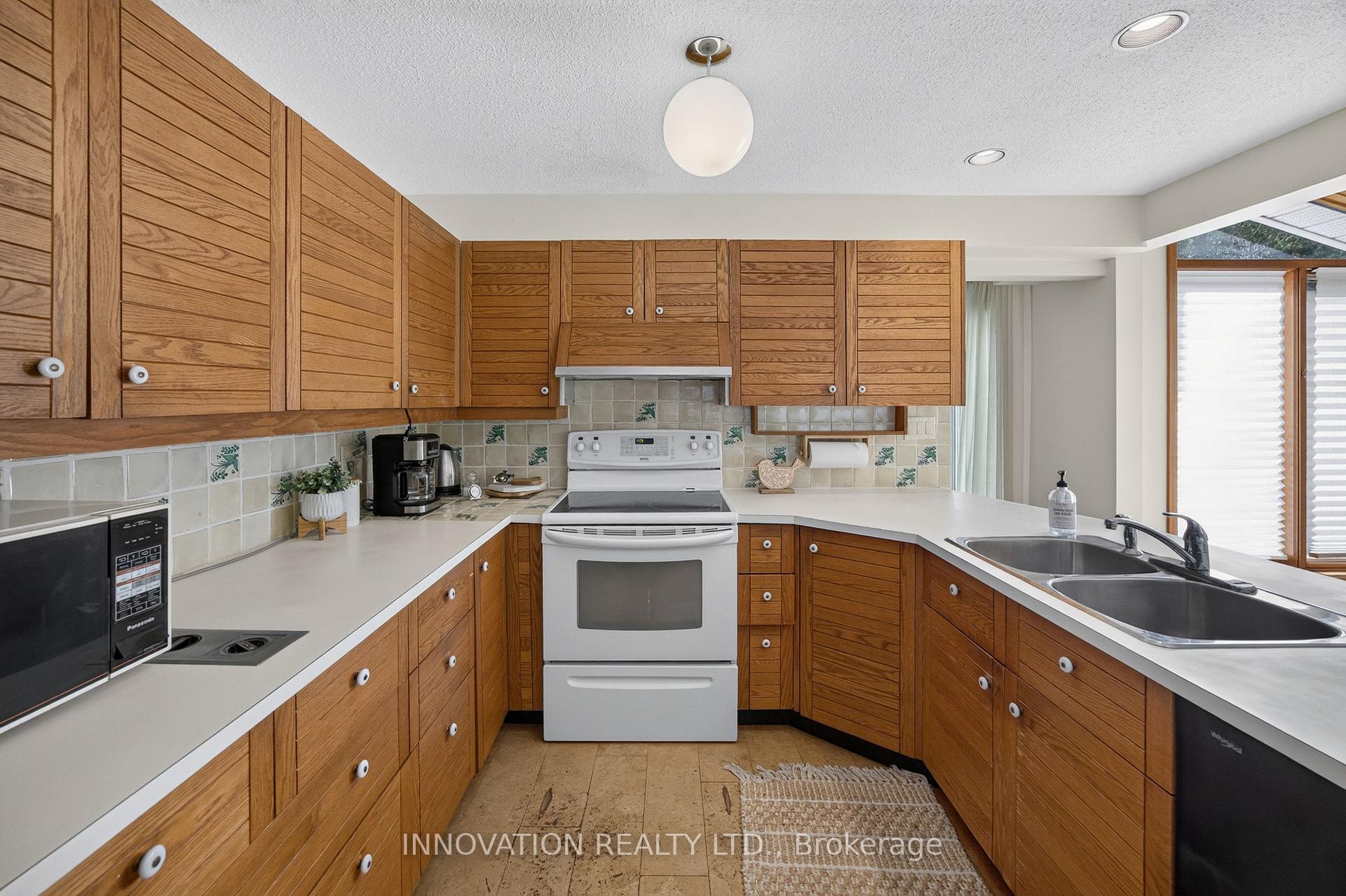 Photo 15 of 10 Welkin Crescent, Ottawa, Borden Farm/Stewart Farm/Carleton Heights/Parkwood Hills — HOMEH
