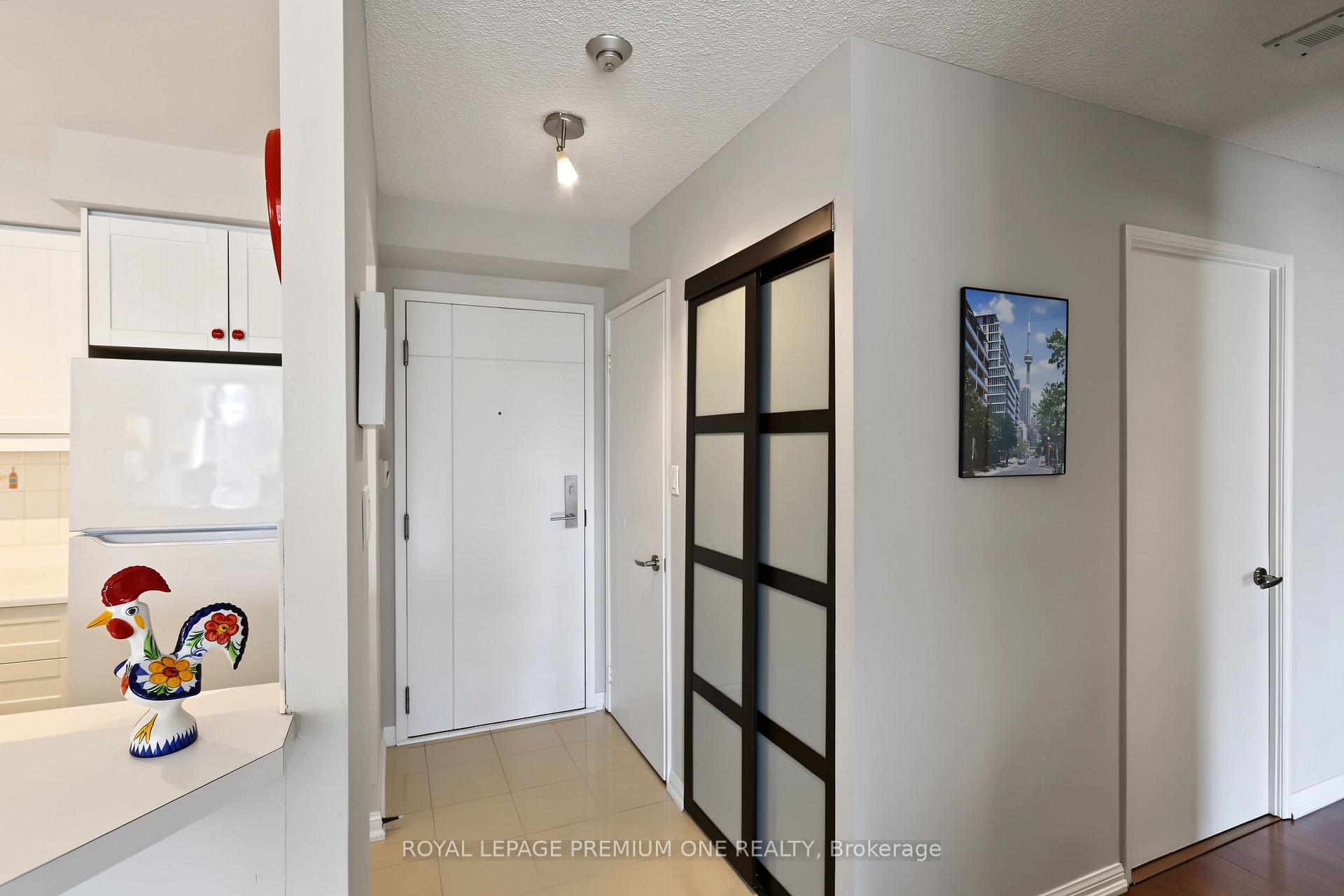 Photo 2 of 2267 Lake Shore Boulevard, Etobicoke, Mimico — HOMEH