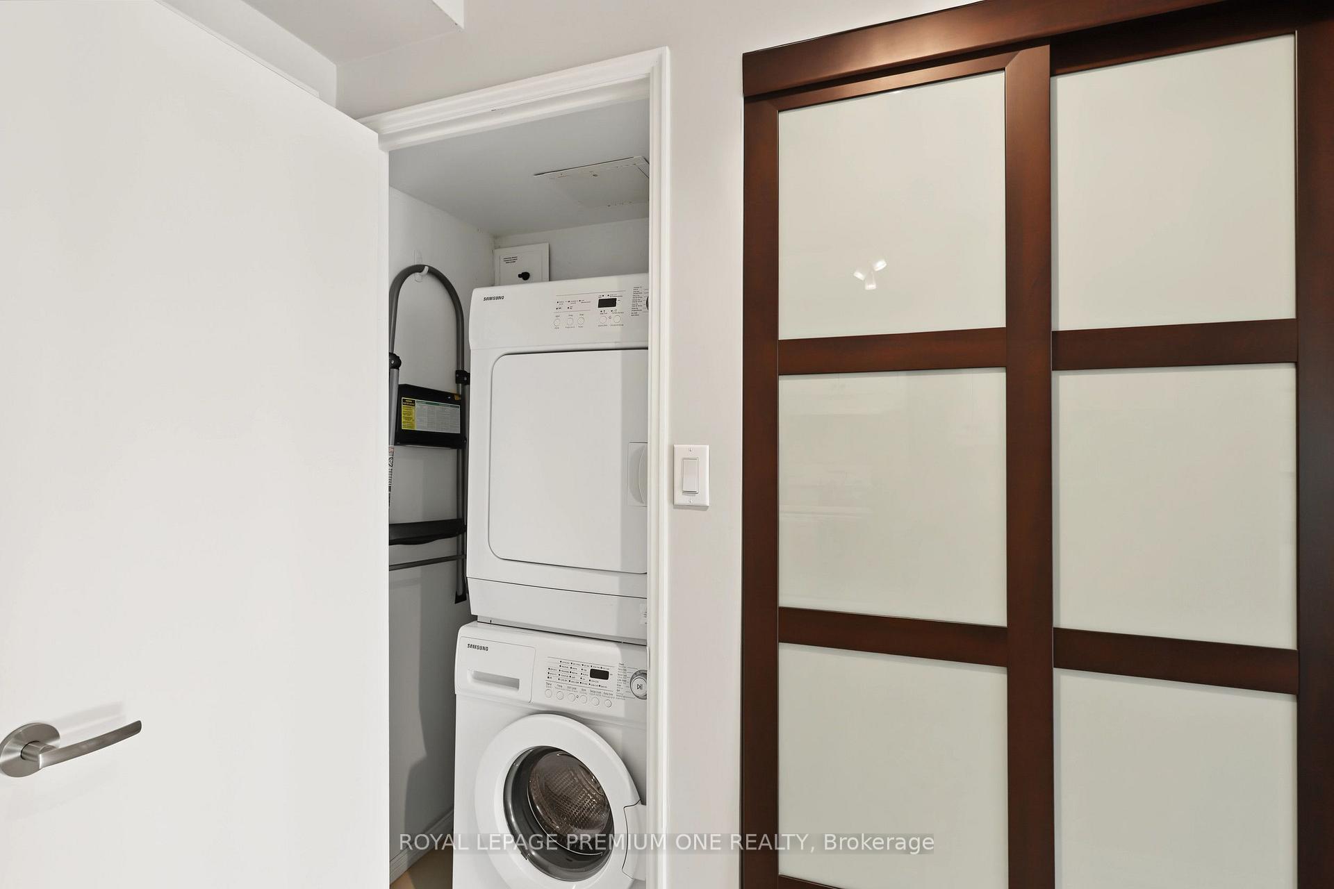 Photo 3 of 2267 Lake Shore Boulevard, Etobicoke, Mimico — HOMEH