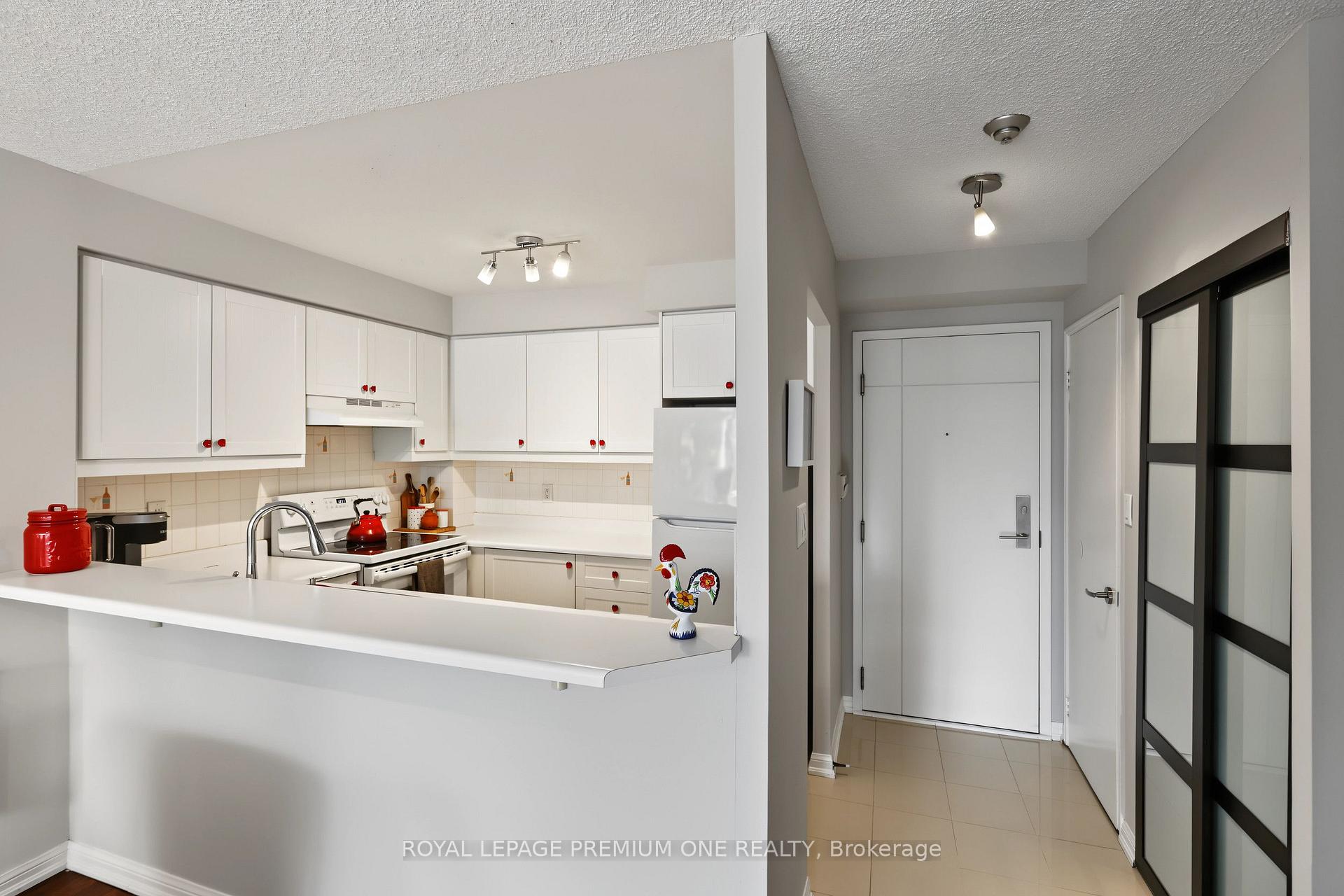 Photo 4 of 2267 Lake Shore Boulevard, Etobicoke, Mimico — HOMEH