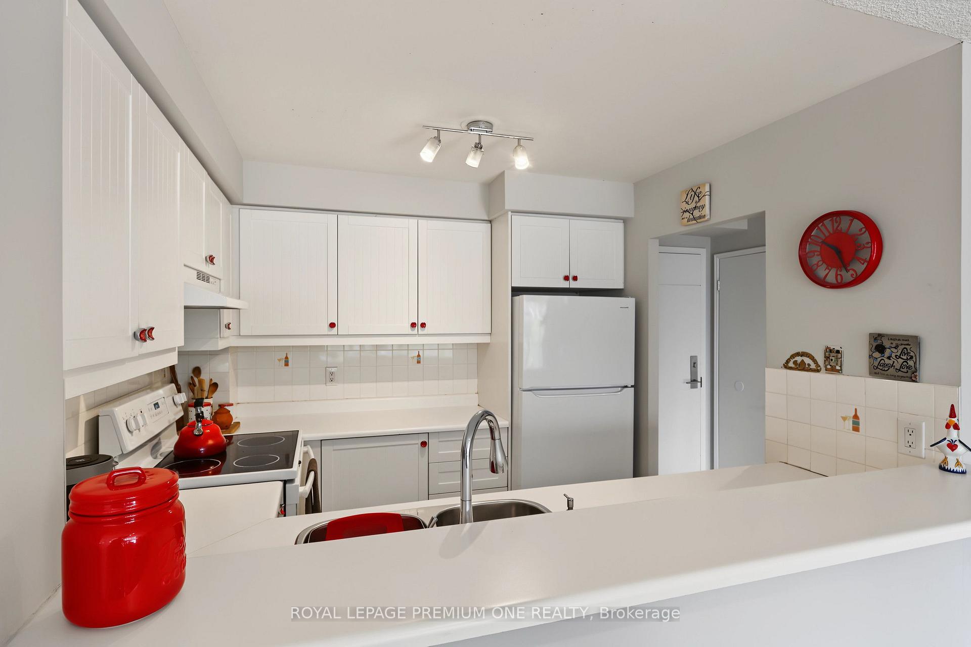 Photo 6 of 2267 Lake Shore Boulevard, Etobicoke, Mimico — HOMEH
