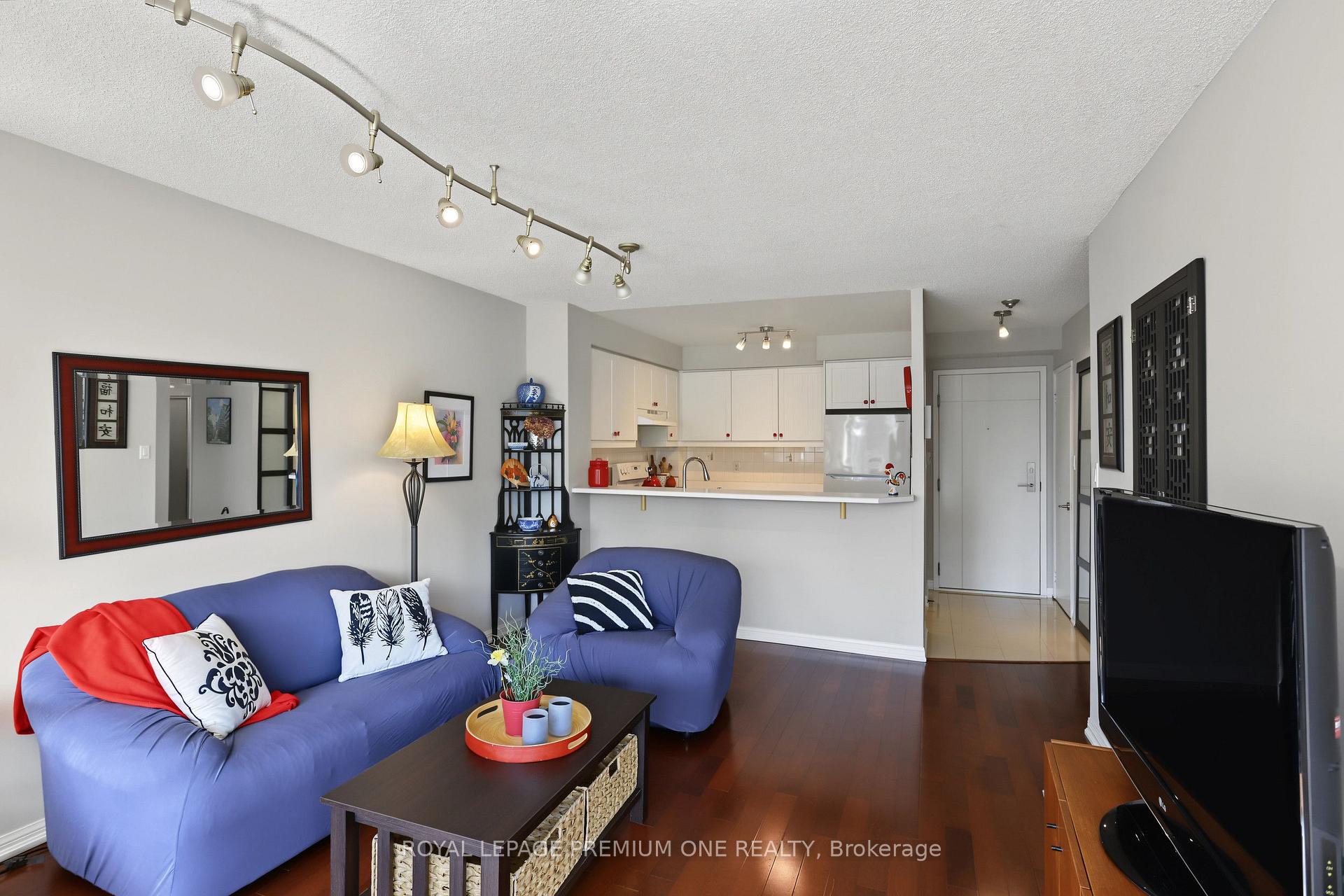 Photo 8 of 2267 Lake Shore Boulevard, Etobicoke, Mimico — HOMEH