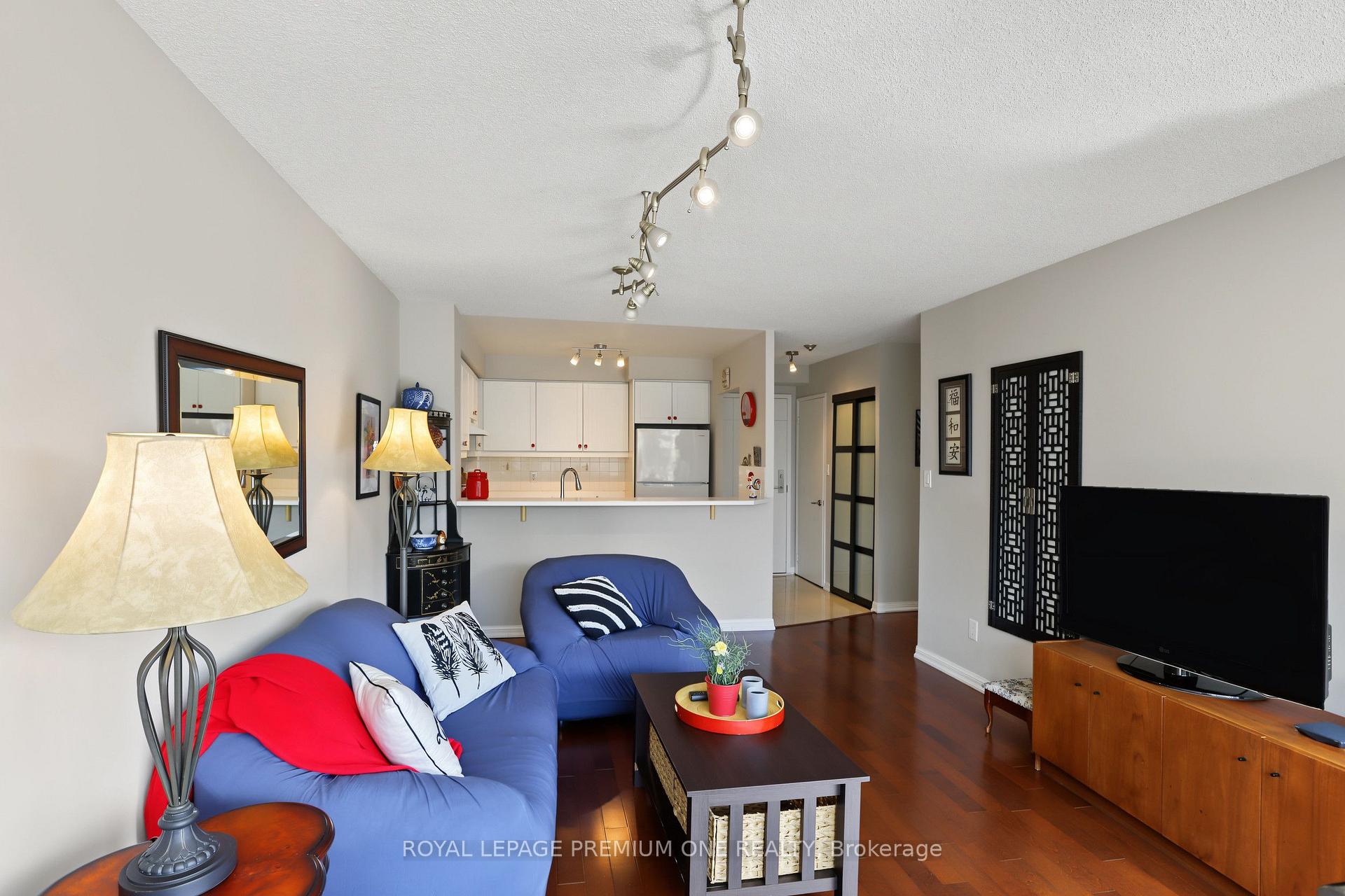 Photo 9 of 2267 Lake Shore Boulevard, Etobicoke, Mimico — HOMEH