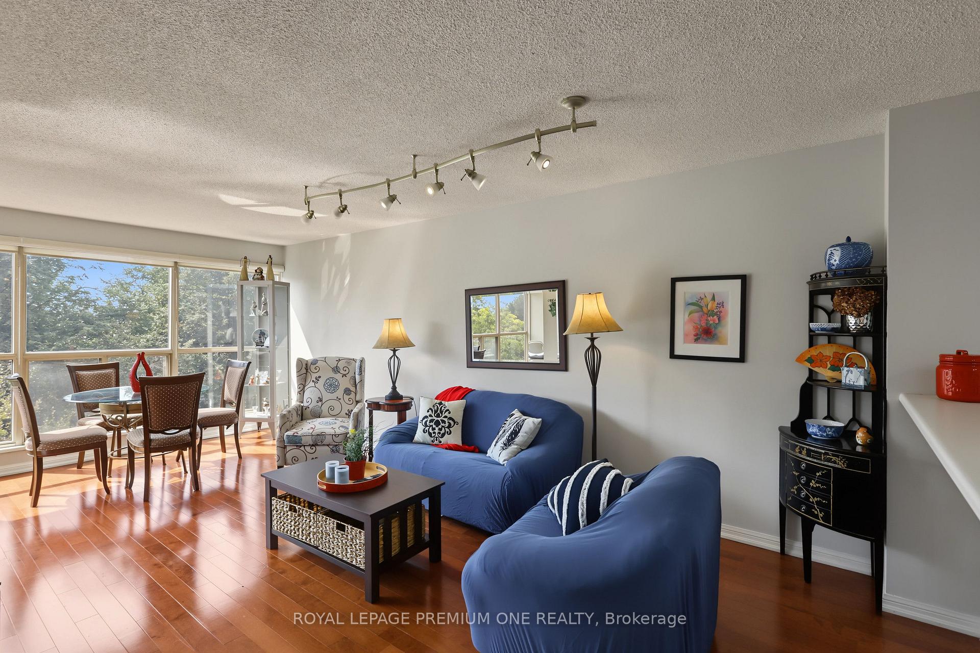 Photo 10 of 2267 Lake Shore Boulevard, Etobicoke, Mimico — HOMEH