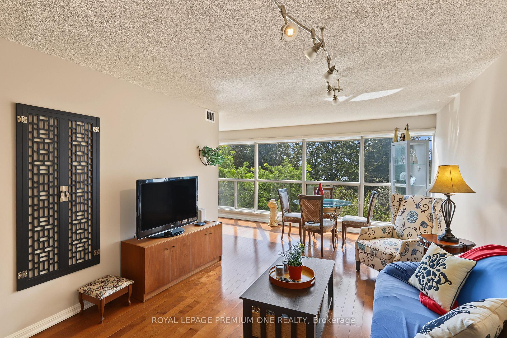 Photo 11 of 2267 Lake Shore Boulevard, Etobicoke, Mimico — HOMEH