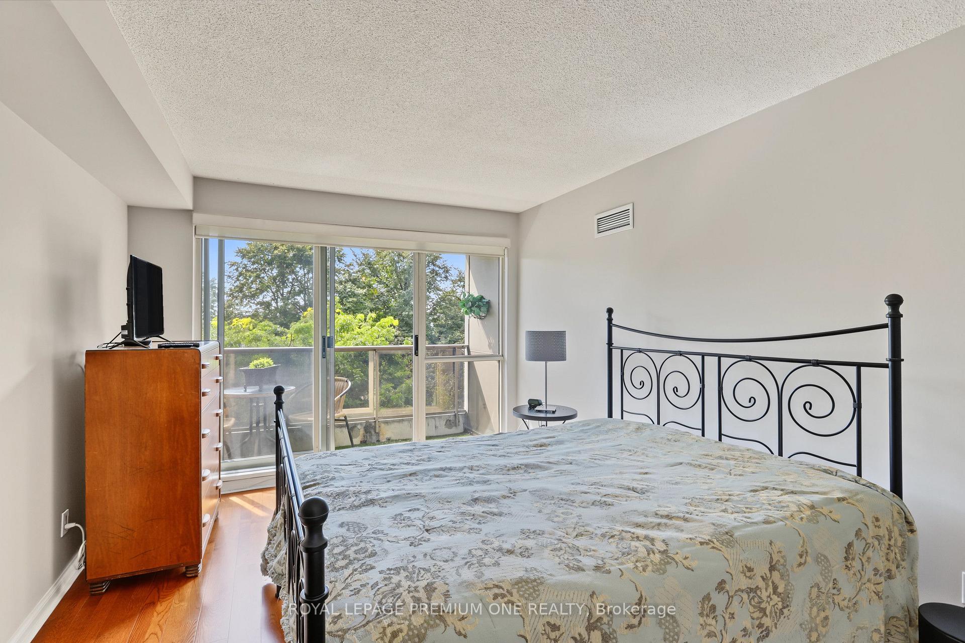 Photo 19 of 2267 Lake Shore Boulevard, Etobicoke, Mimico — HOMEH