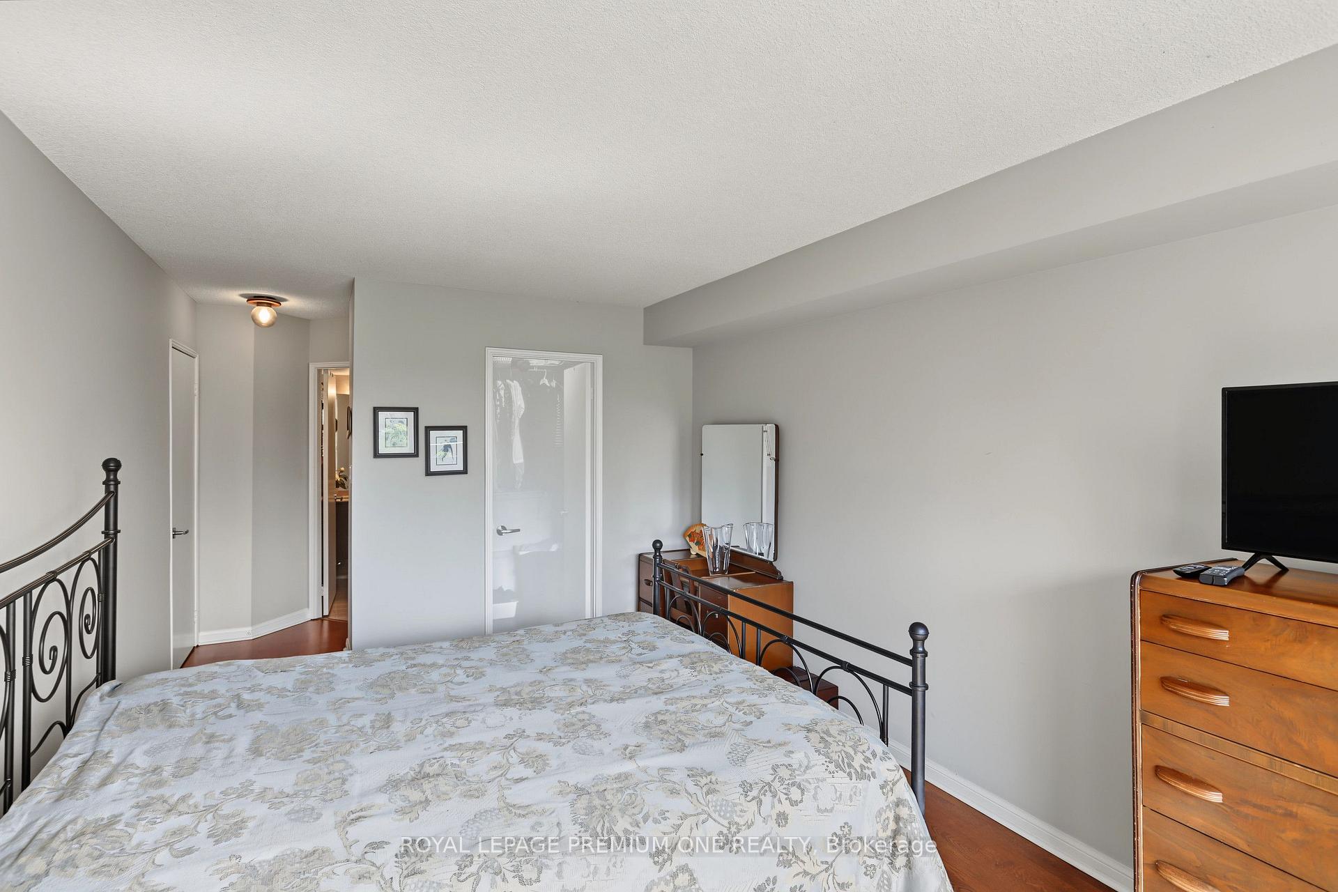 Photo 23 of 2267 Lake Shore Boulevard, Etobicoke, Mimico — HOMEH
