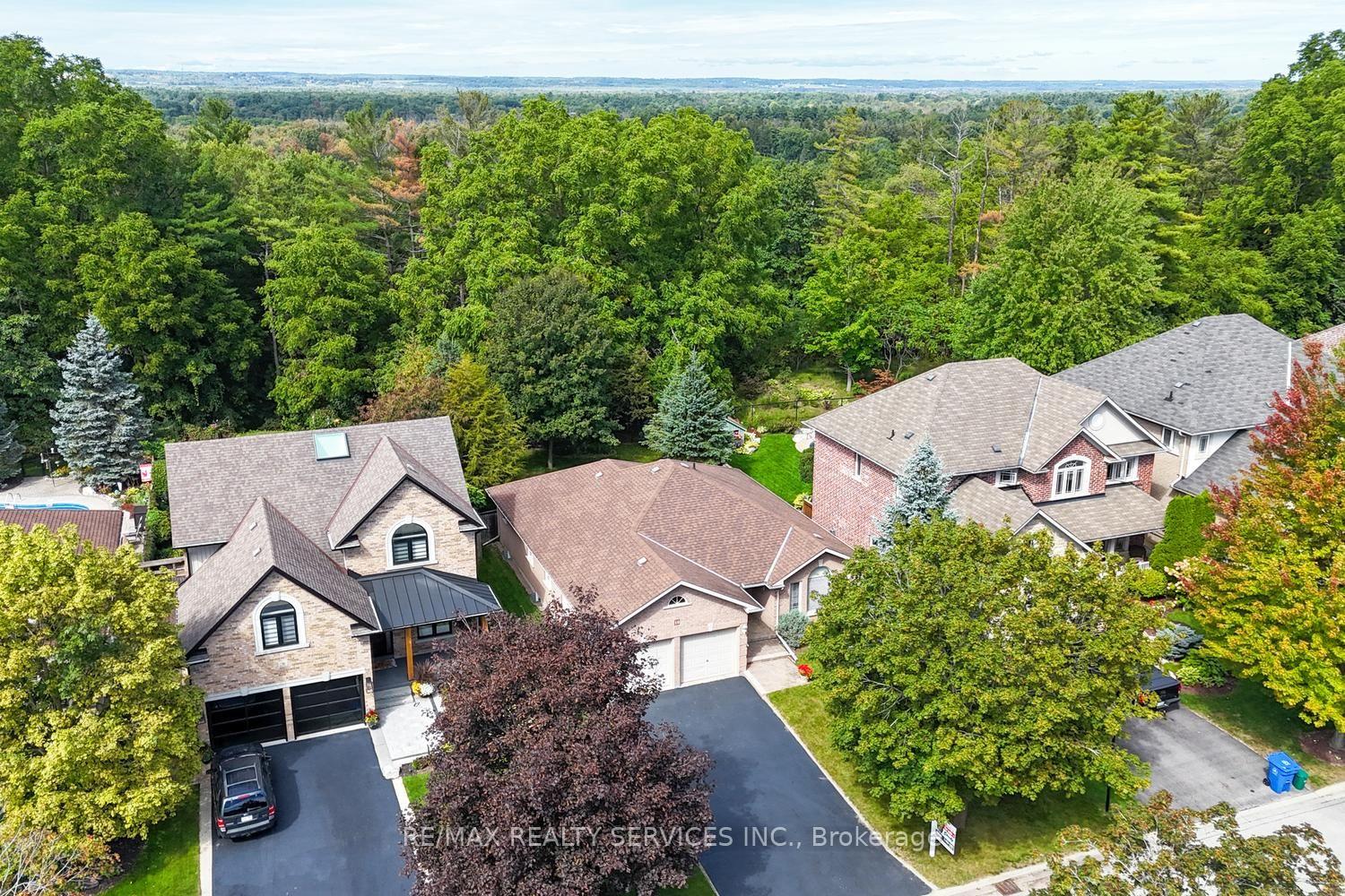 Photo 3 of 10 Brent Road, East Gwillimbury, Holland Landing — HOMEH