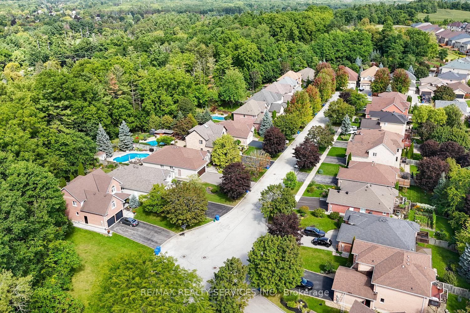 Photo 5 of 10 Brent Road, East Gwillimbury, Holland Landing — HOMEH