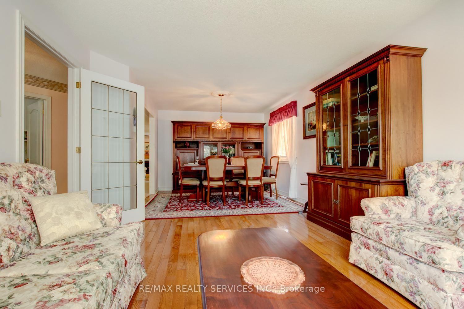 Photo 9 of 10 Brent Road, East Gwillimbury, Holland Landing — HOMEH