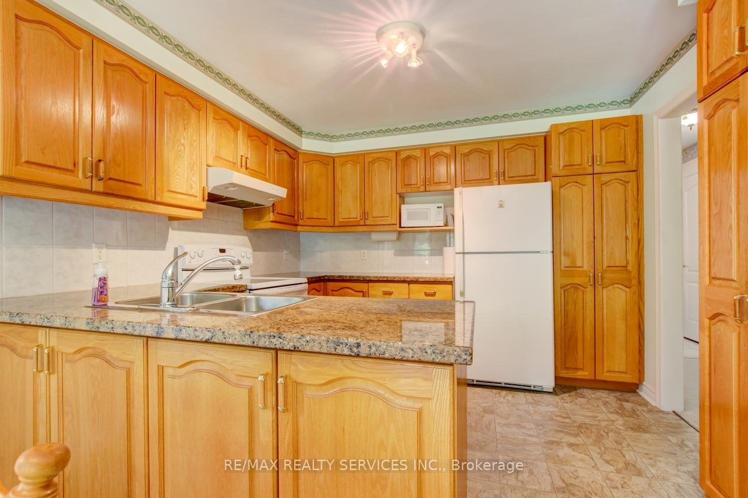 Photo 11 of 10 Brent Road, East Gwillimbury, Holland Landing — HOMEH
