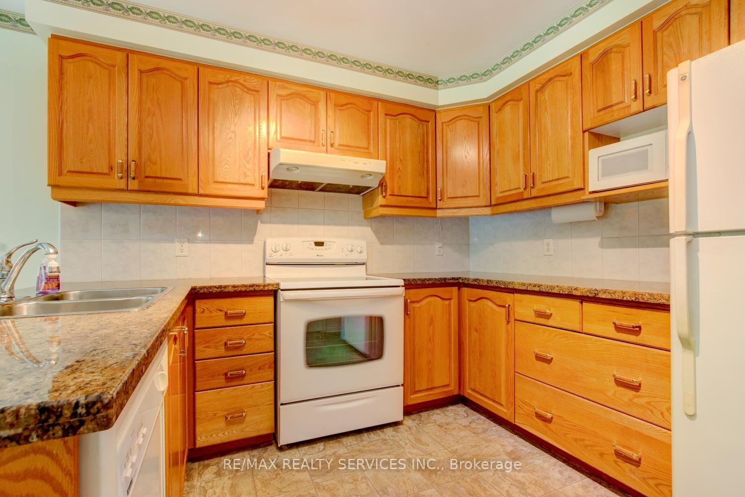 Photo 13 of 10 Brent Road, East Gwillimbury, Holland Landing — HOMEH
