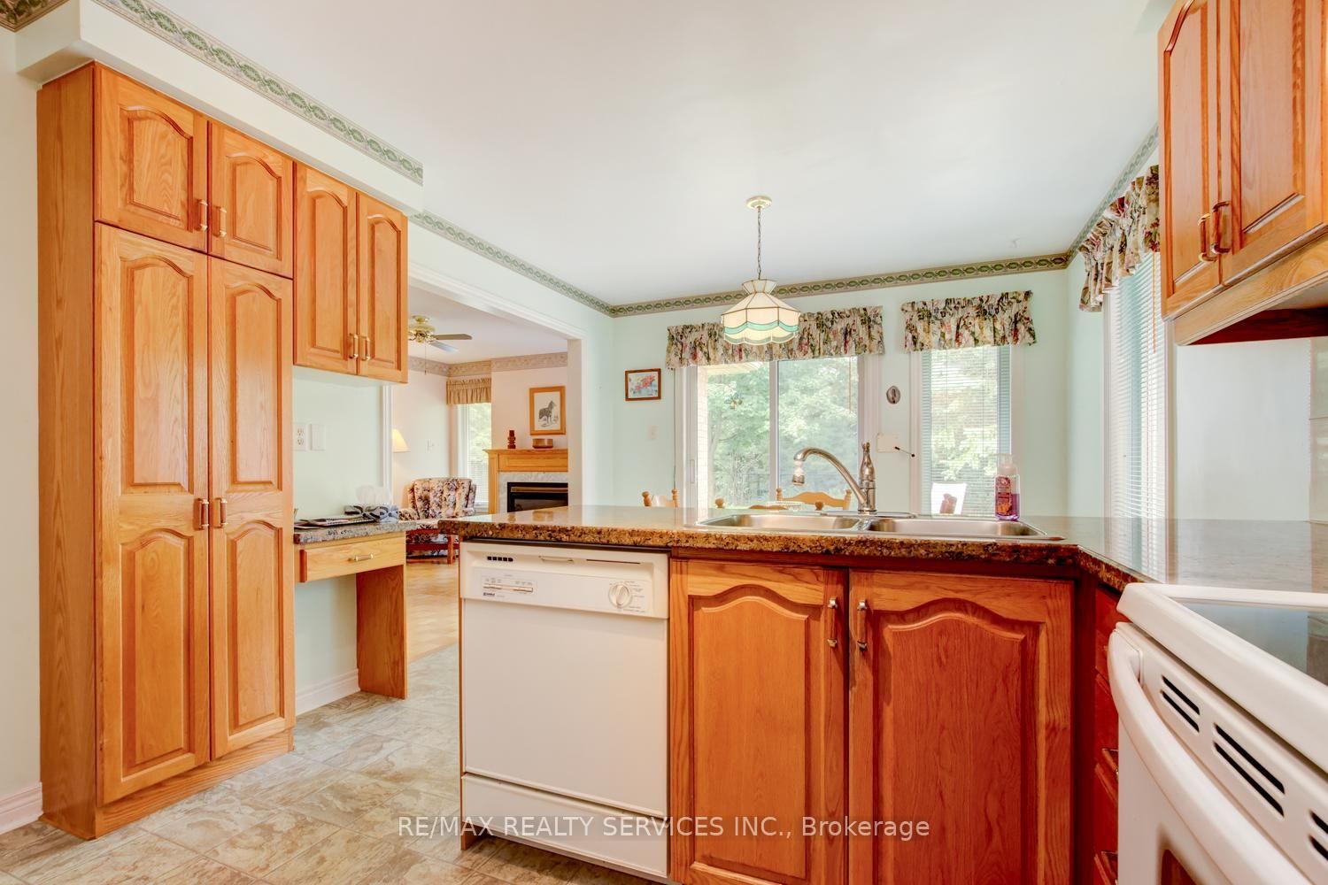 Photo 14 of 10 Brent Road, East Gwillimbury, Holland Landing — HOMEH