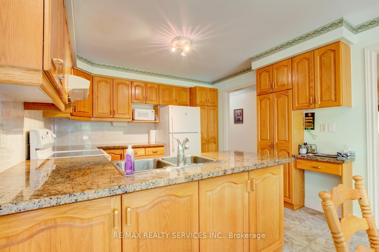 Photo 15 of 10 Brent Road, East Gwillimbury, Holland Landing — HOMEH