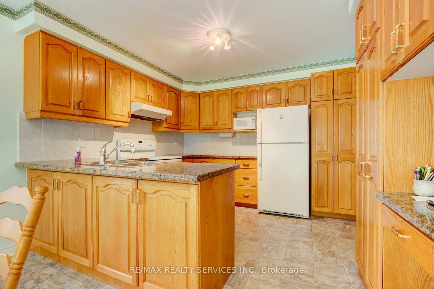 Photo 16 of 10 Brent Road, East Gwillimbury, Holland Landing — HOMEH