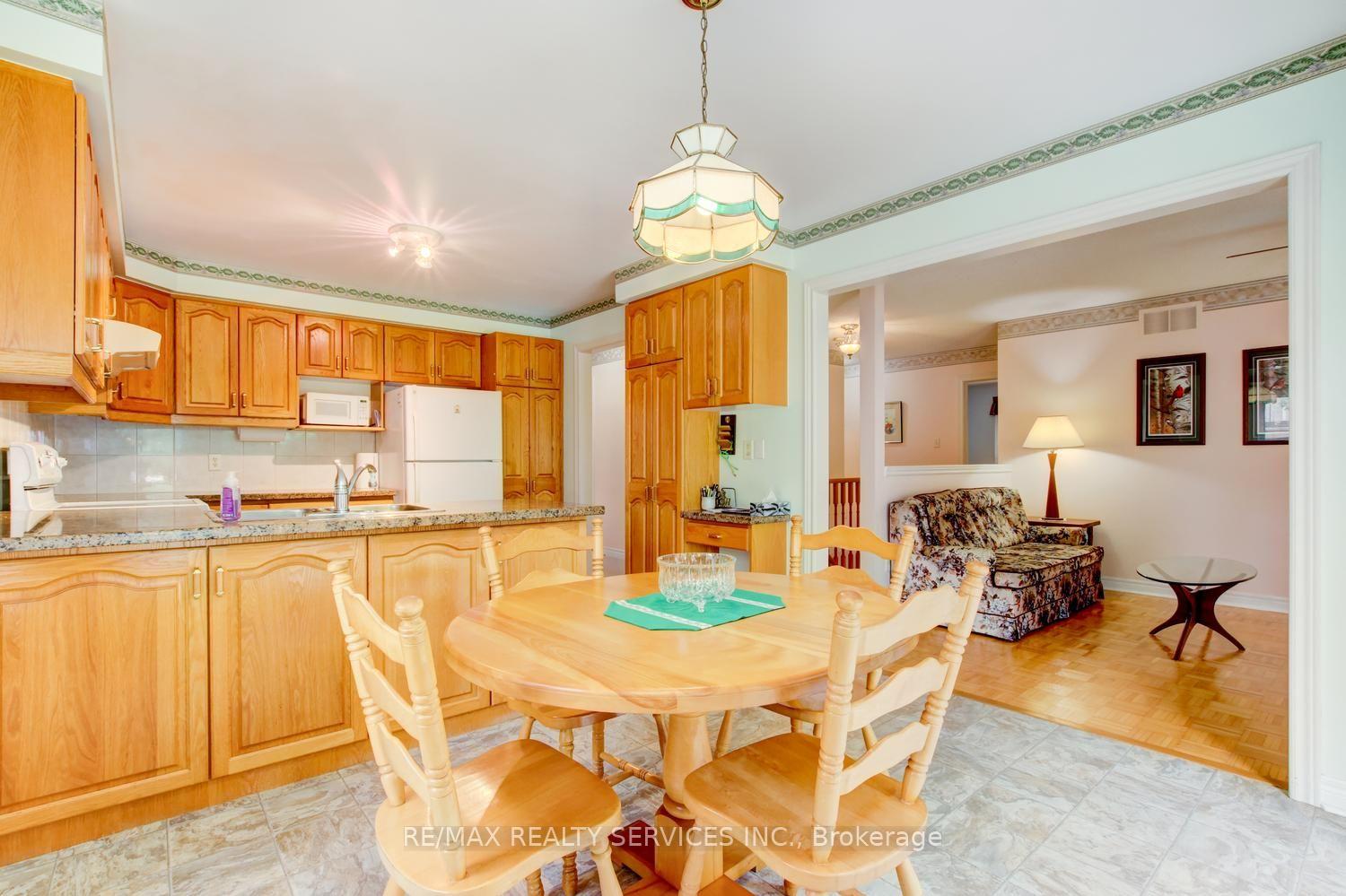 Photo 18 of 10 Brent Road, East Gwillimbury, Holland Landing — HOMEH