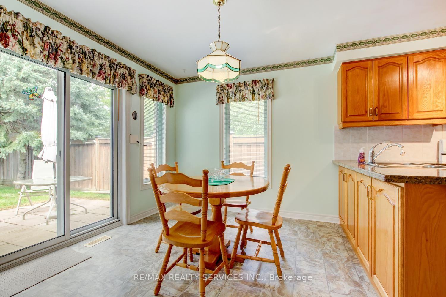 Photo 19 of 10 Brent Road, East Gwillimbury, Holland Landing — HOMEH