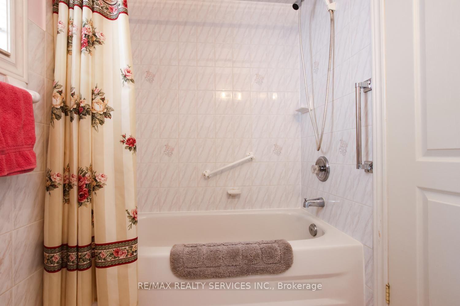 Photo 29 of 10 Brent Road, East Gwillimbury, Holland Landing — HOMEH