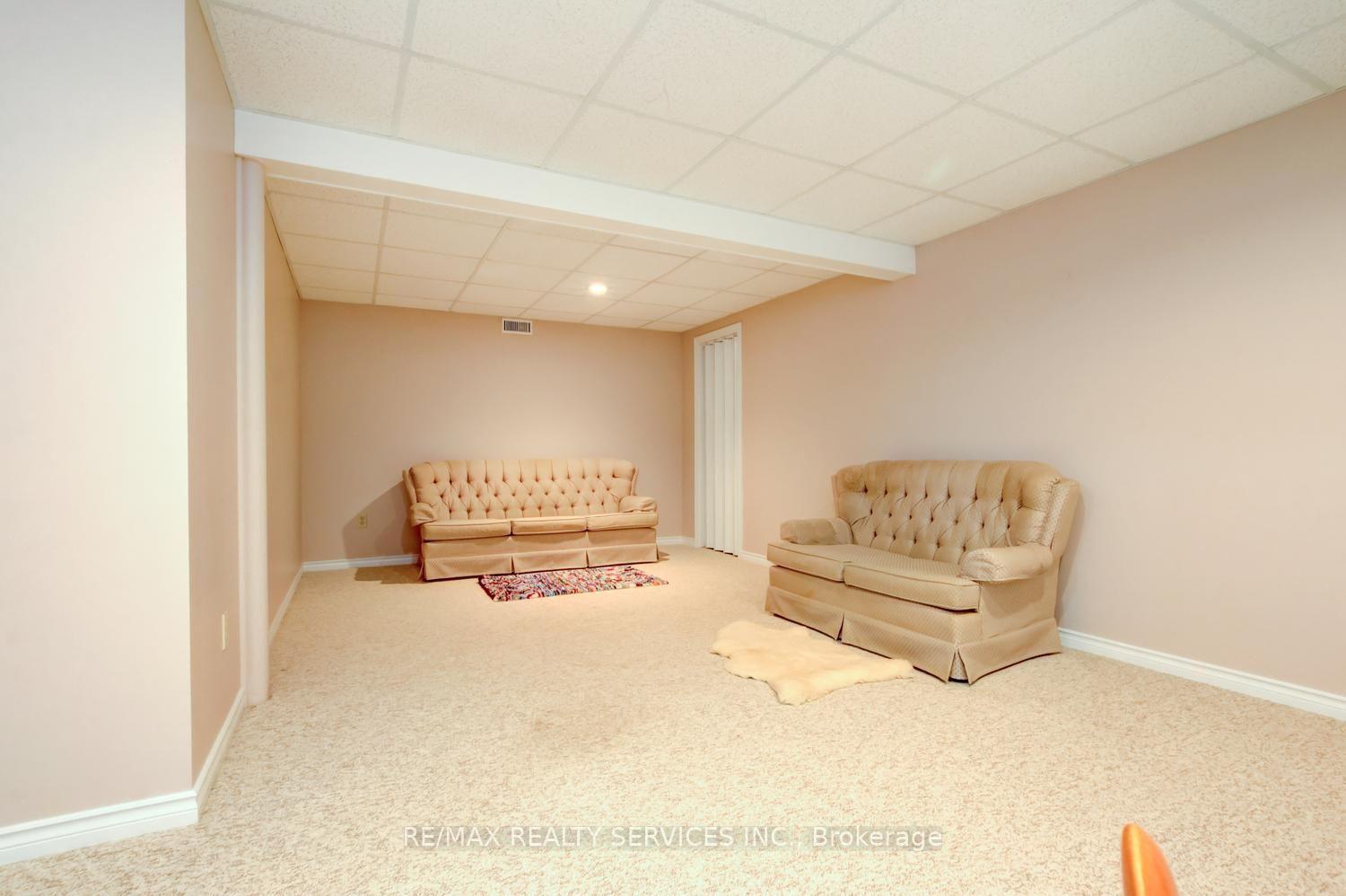 Photo 35 of 10 Brent Road, East Gwillimbury, Holland Landing — HOMEH