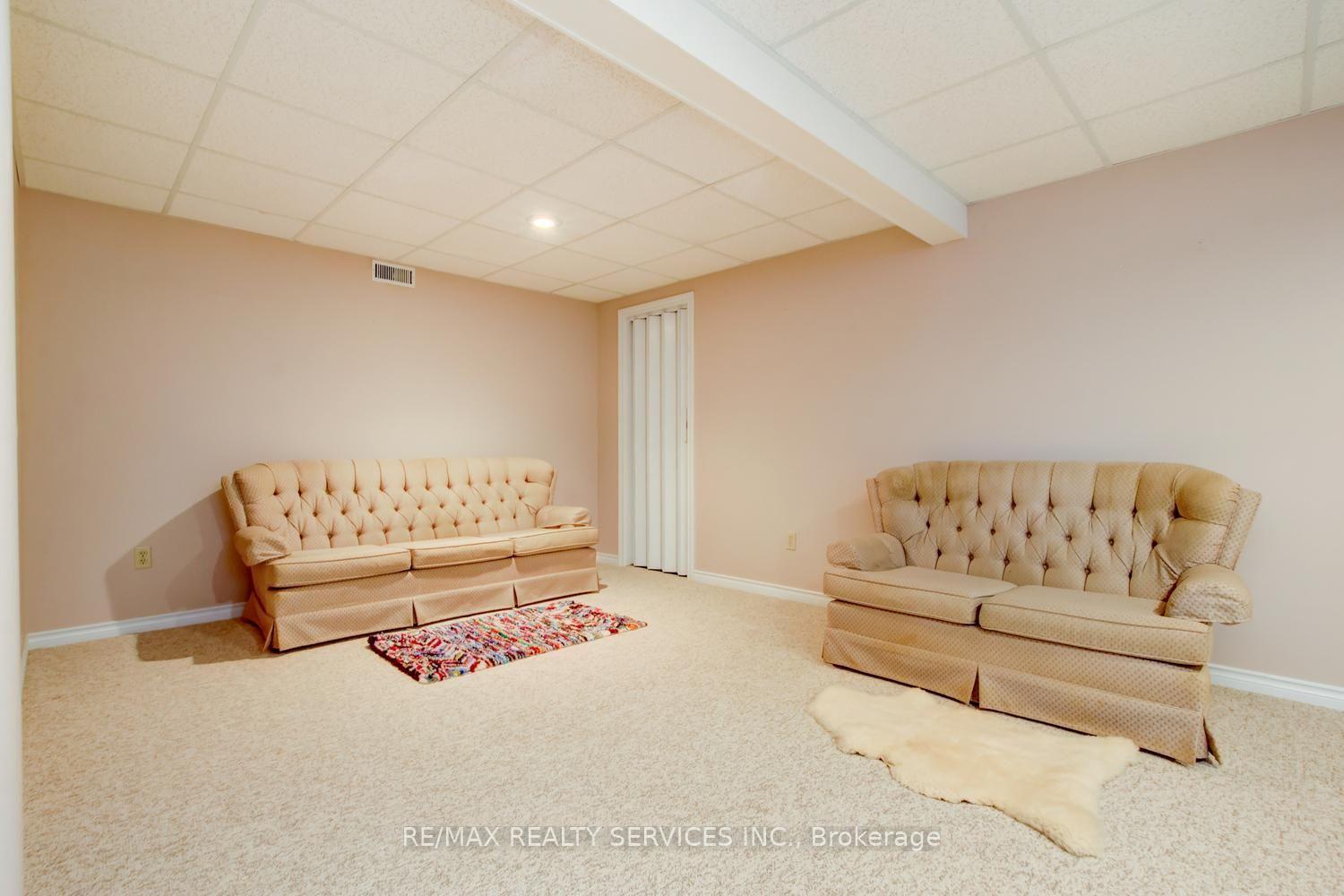 Photo 36 of 10 Brent Road, East Gwillimbury, Holland Landing — HOMEH