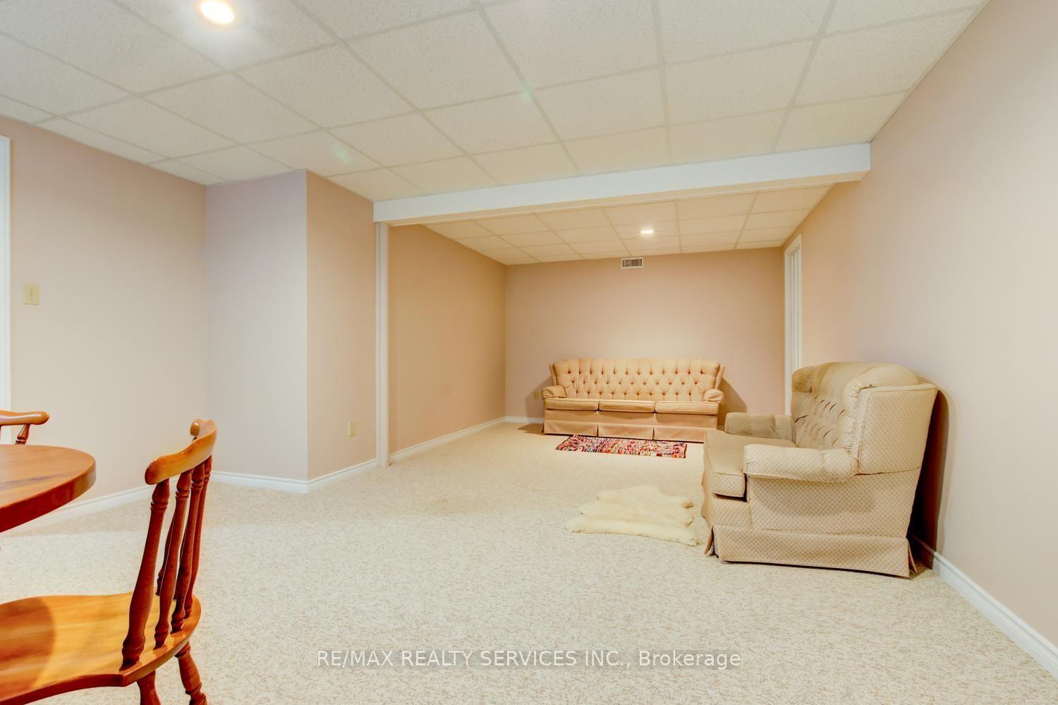 Photo 38 of 10 Brent Road, East Gwillimbury, Holland Landing — HOMEH