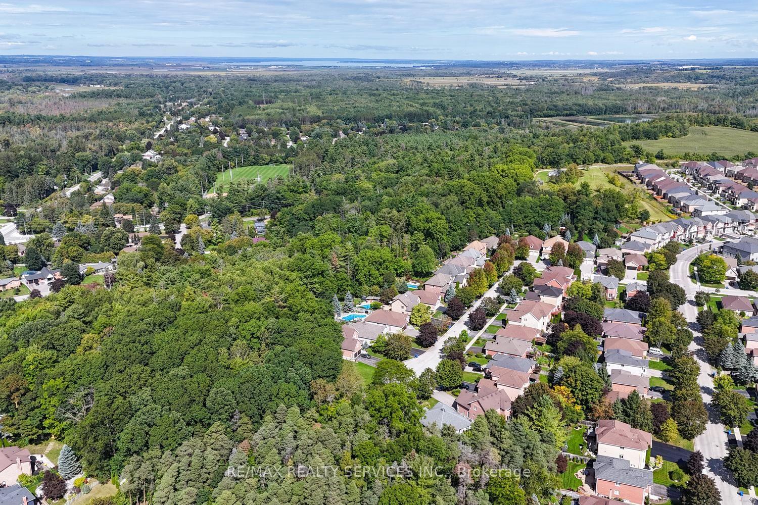 Photo 44 of 10 Brent Road, East Gwillimbury, Holland Landing — HOMEH