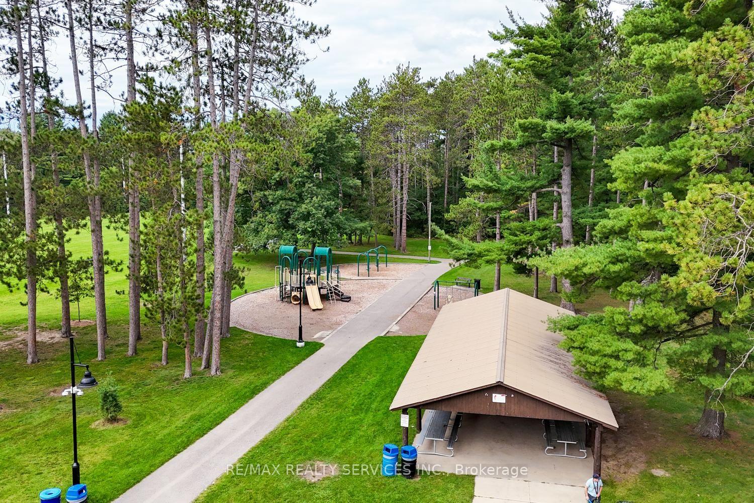 Photo 46 of 10 Brent Road, East Gwillimbury, Holland Landing — HOMEH