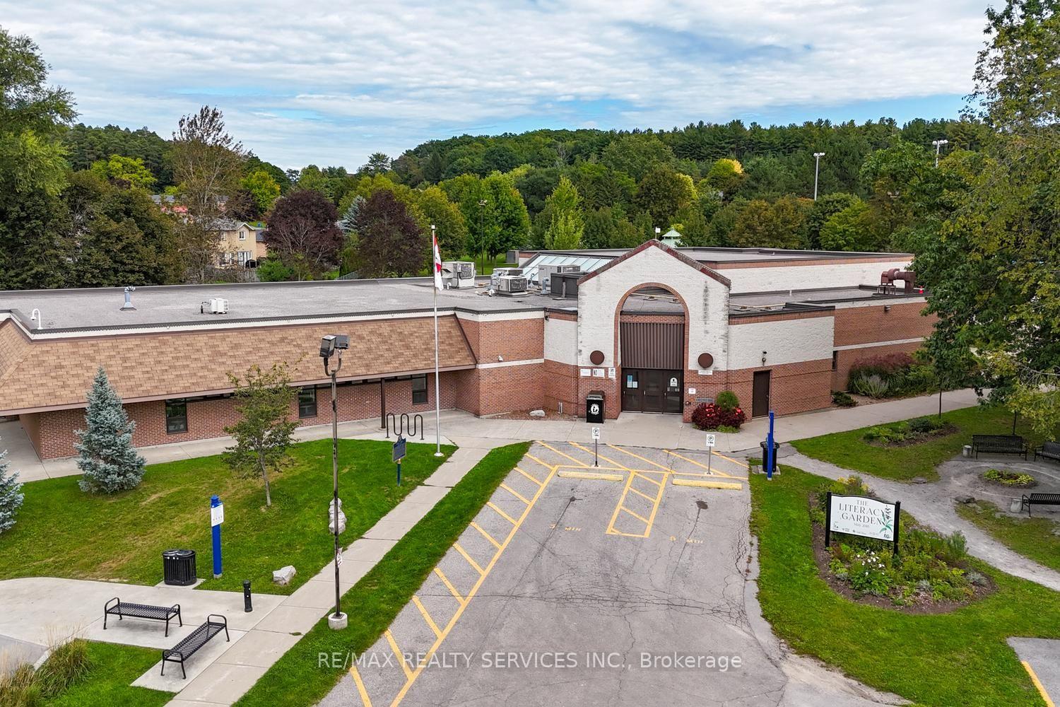 Photo 47 of 10 Brent Road, East Gwillimbury, Holland Landing — HOMEH
