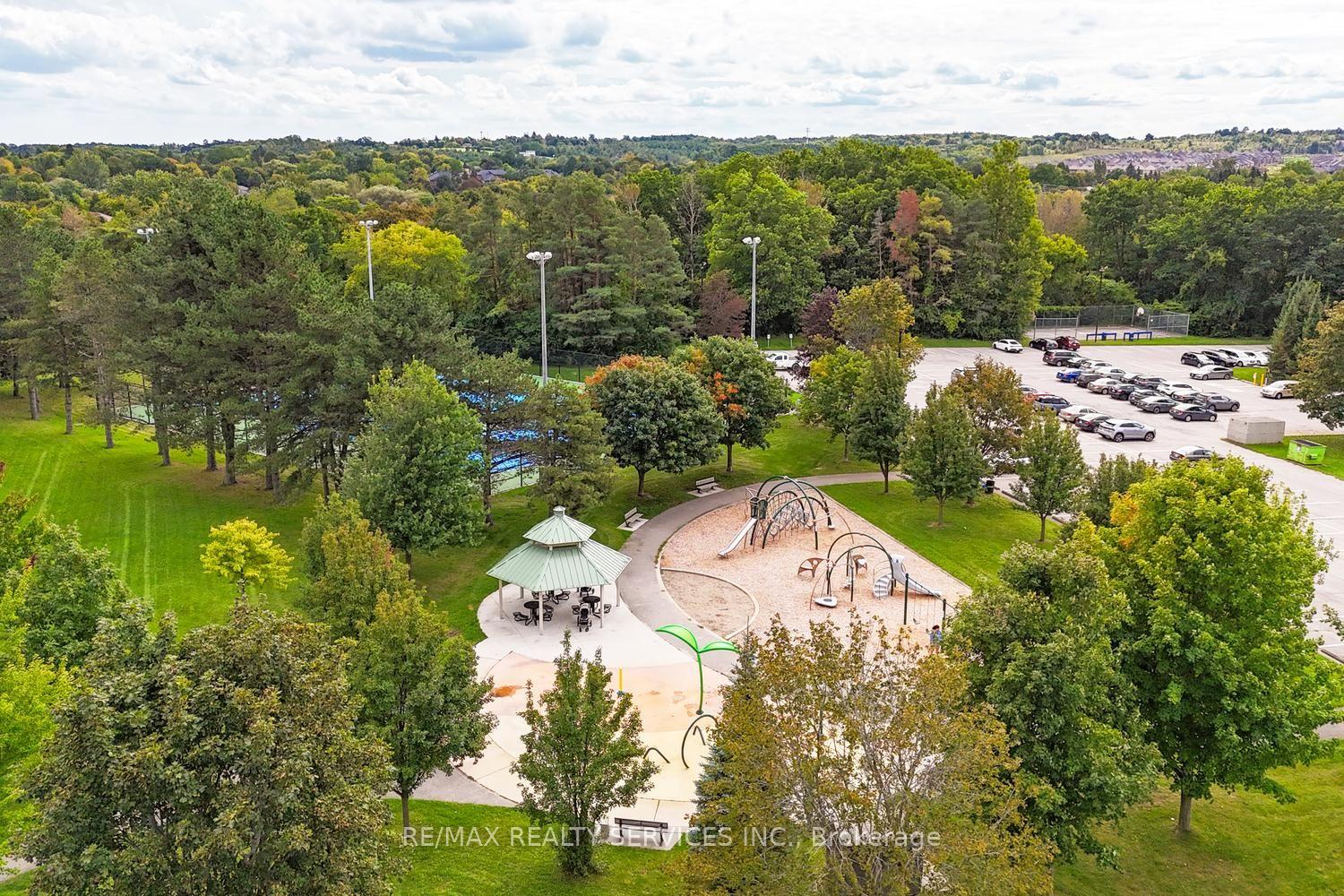 Photo 49 of 10 Brent Road, East Gwillimbury, Holland Landing — HOMEH