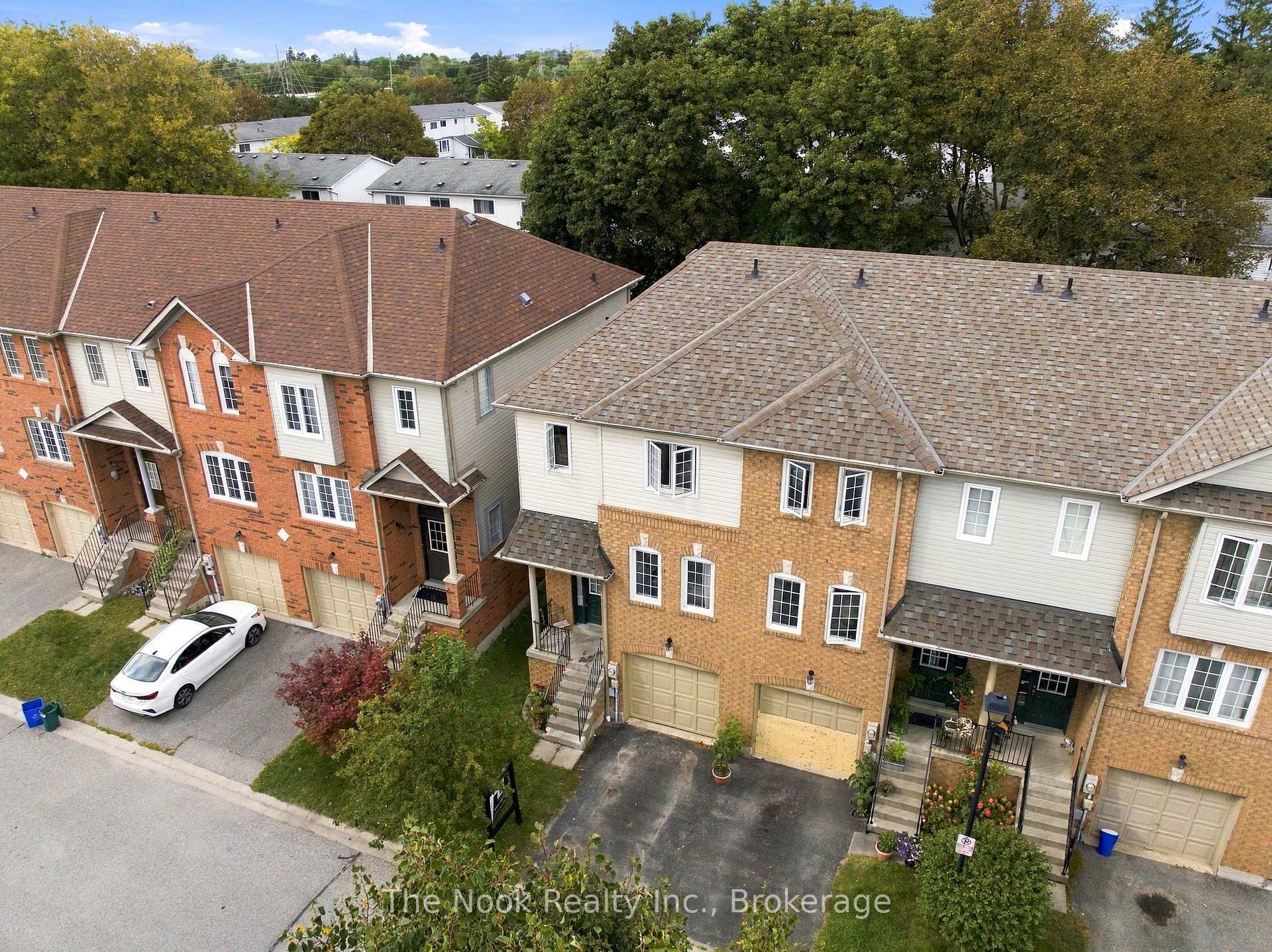Photo 4 of 33 Aspen Park Way, Whitby, Downtown Whitby — HOMEH
