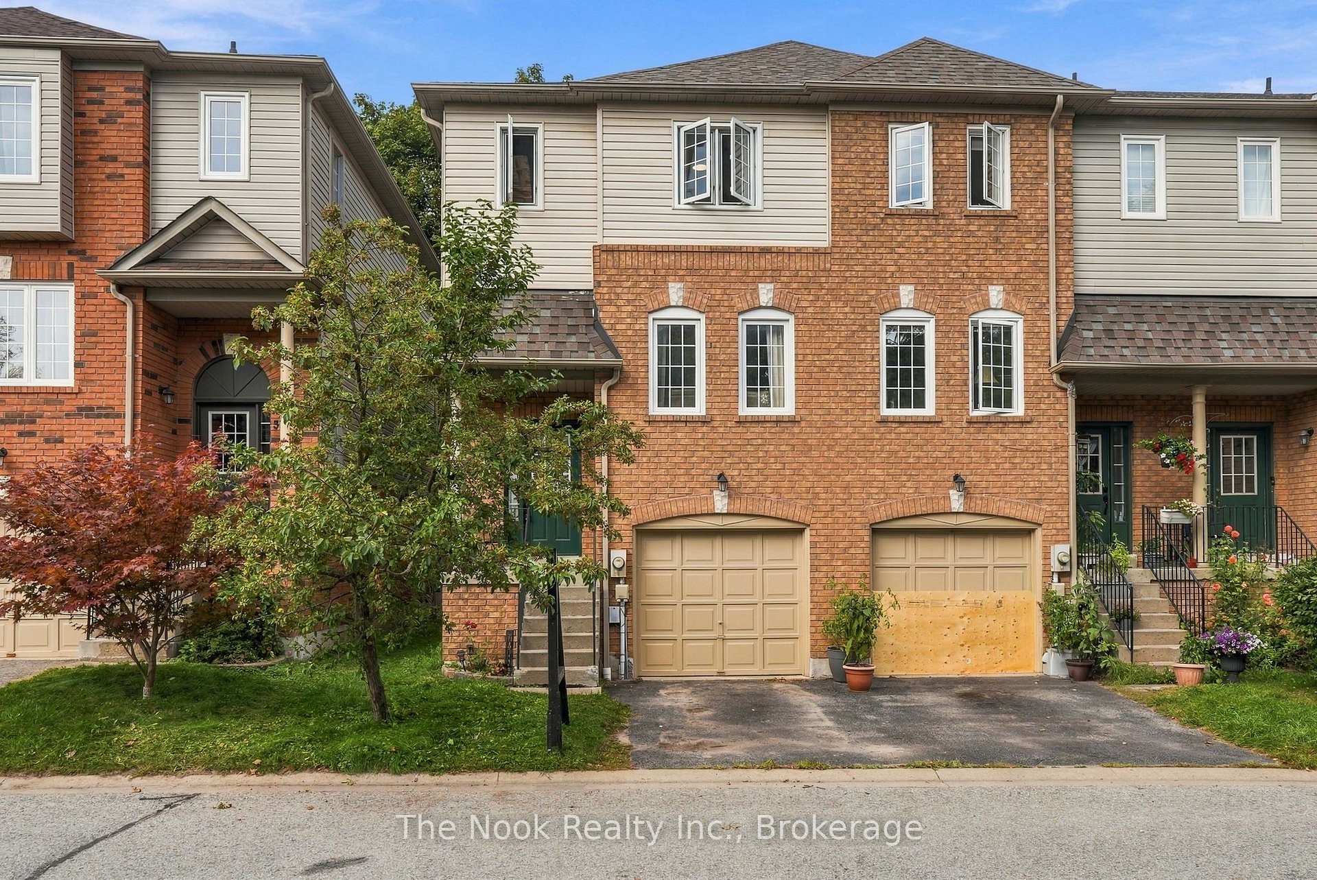 Photo 2 of 33 Aspen Park Way, Whitby, Downtown Whitby — HOMEH