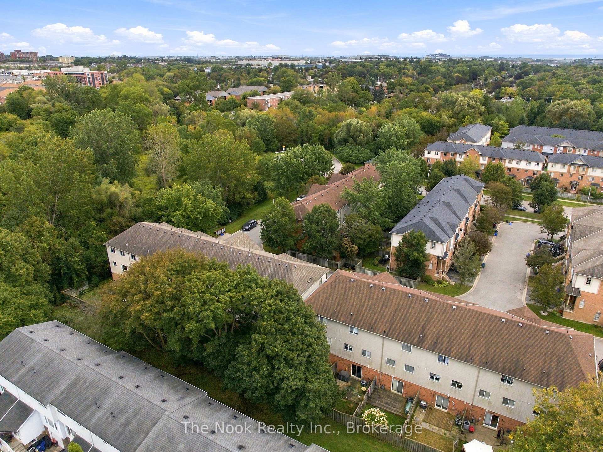 Photo 51 of 33 Aspen Park Way, Whitby, Downtown Whitby — HOMEH