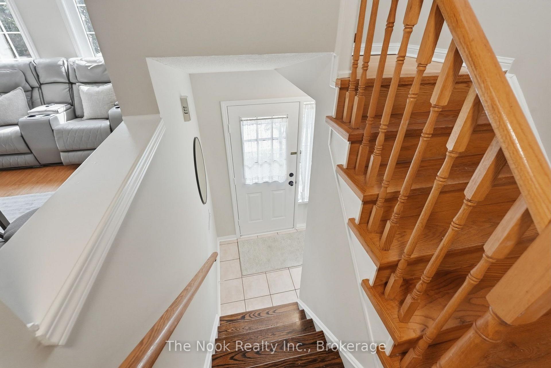 Photo 7 of 33 Aspen Park Way, Whitby, Downtown Whitby — HOMEH