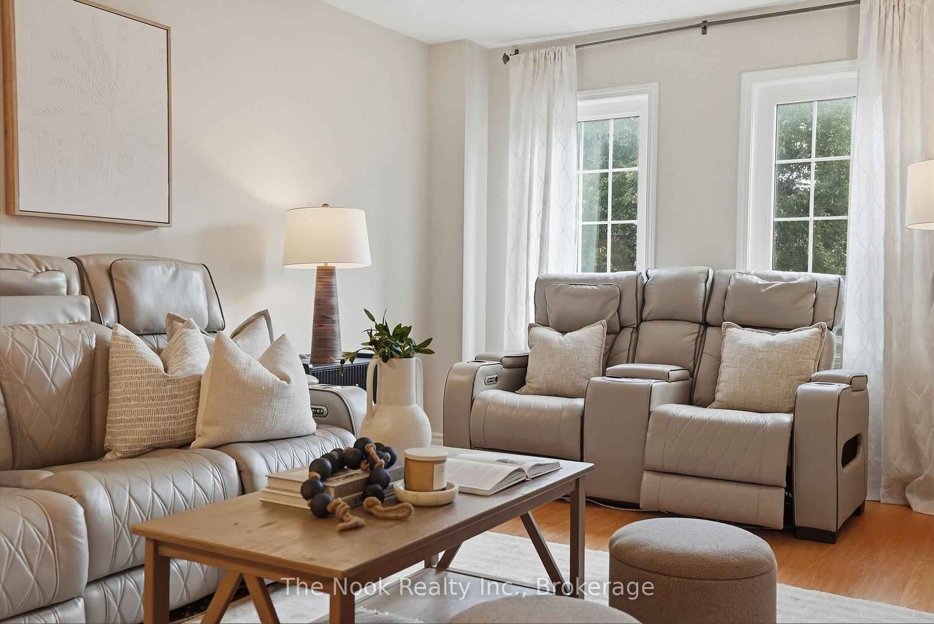 Photo 9 of 33 Aspen Park Way, Whitby, Downtown Whitby — HOMEH