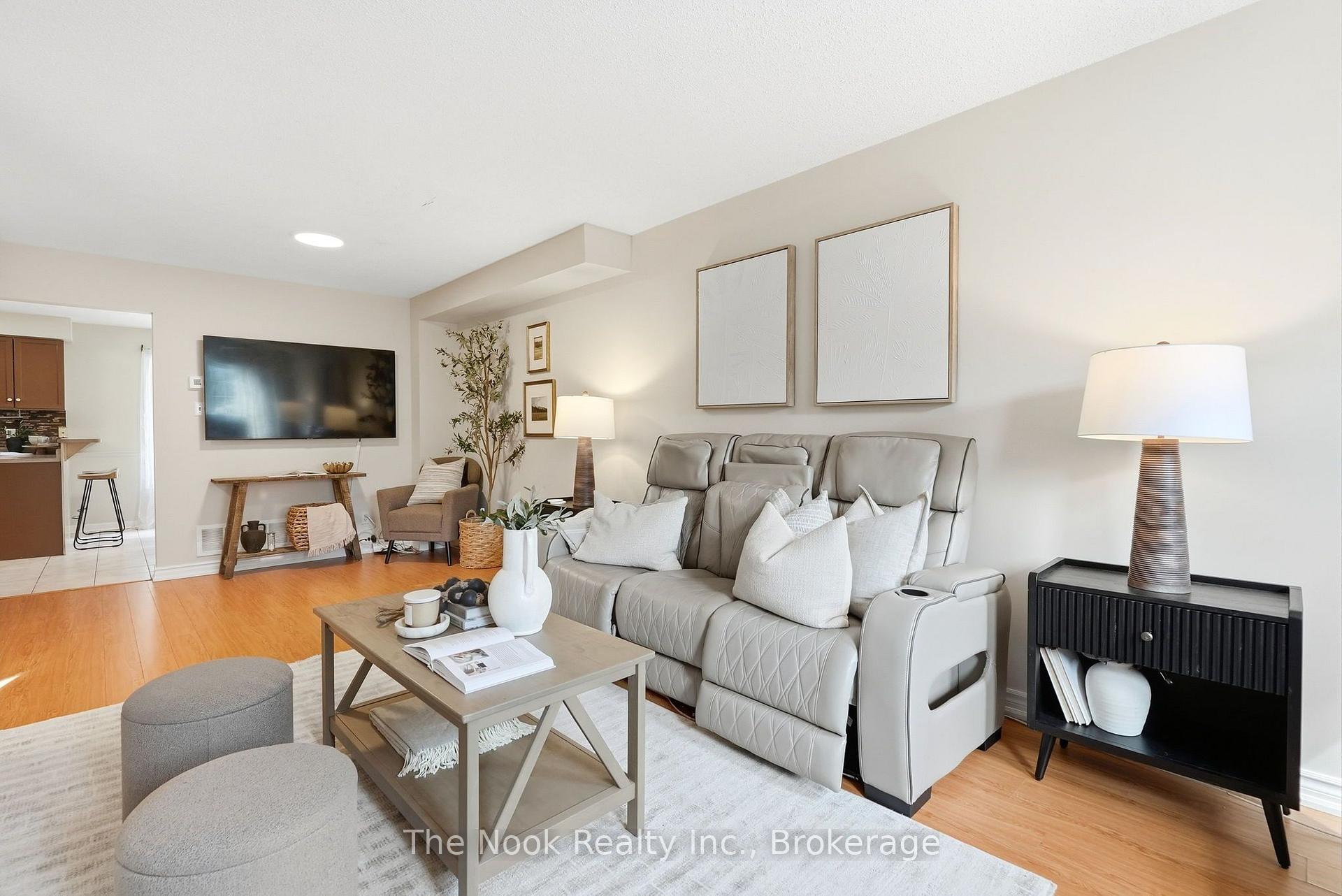 Photo 10 of 33 Aspen Park Way, Whitby, Downtown Whitby — HOMEH