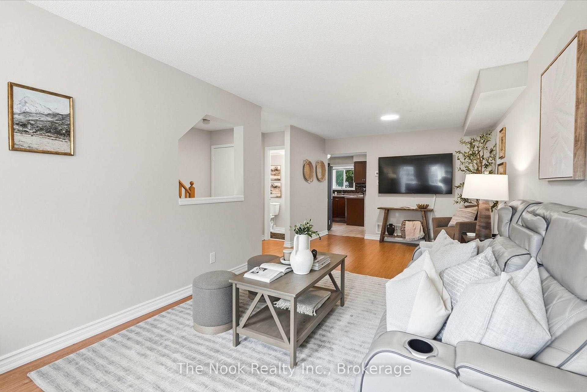 Photo 11 of 33 Aspen Park Way, Whitby, Downtown Whitby — HOMEH