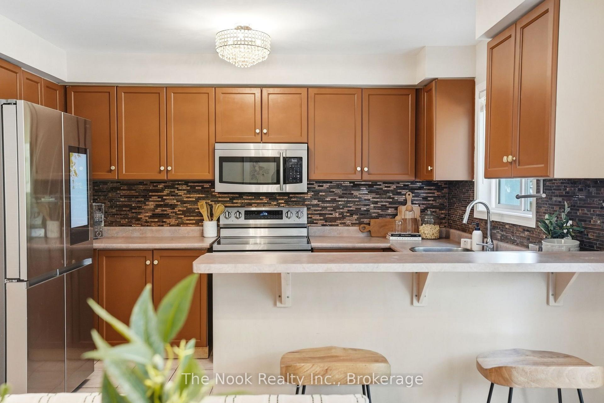 Photo 14 of 33 Aspen Park Way, Whitby, Downtown Whitby — HOMEH