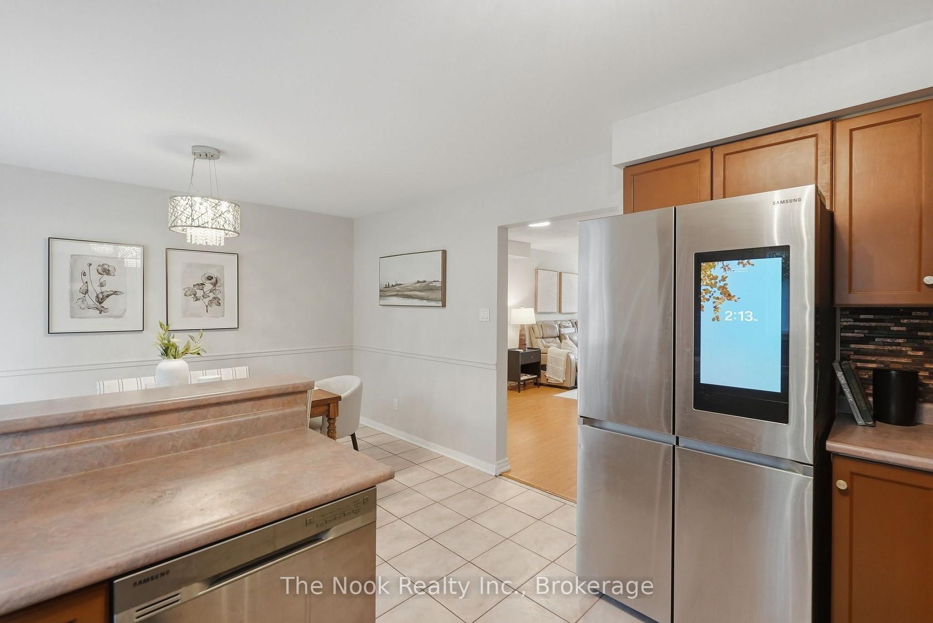 Photo 19 of 33 Aspen Park Way, Whitby, Downtown Whitby — HOMEH
