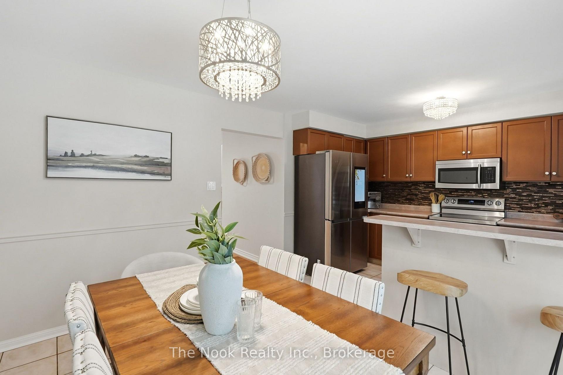 Photo 21 of 33 Aspen Park Way, Whitby, Downtown Whitby — HOMEH