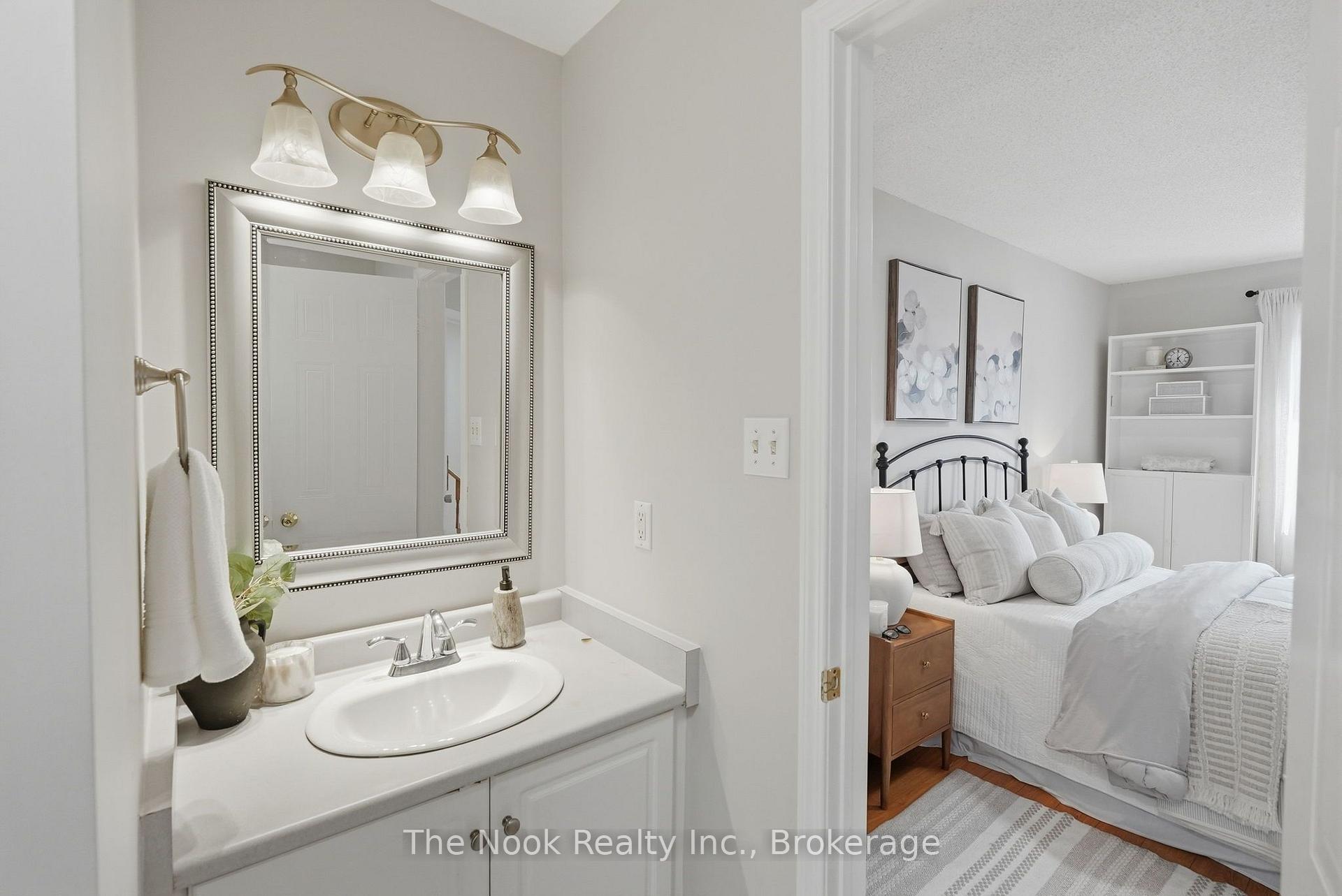 Photo 29 of 33 Aspen Park Way, Whitby, Downtown Whitby — HOMEH