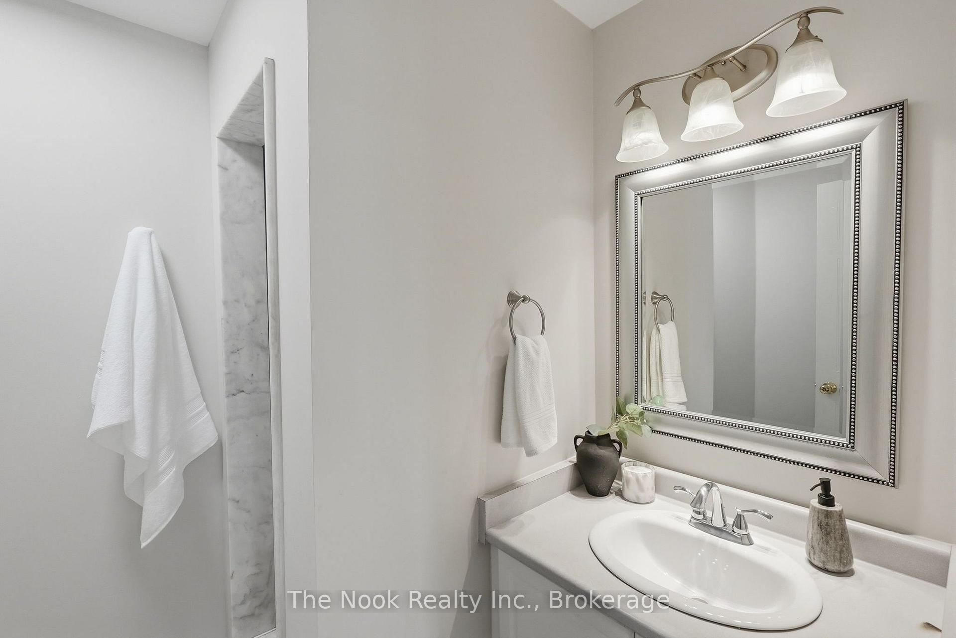 Photo 30 of 33 Aspen Park Way, Whitby, Downtown Whitby — HOMEH
